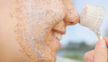 Você costuma esfoliar a pele? Saiba como fazer