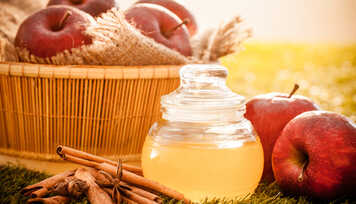 Vídeo: 3 Maneiras Eficientes de Usar o Vinagre de Maçã na Pele e Cabelos