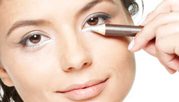 Realce sua Maquiagem usando Iluminador