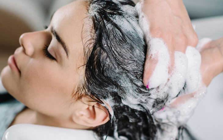 Quais as vantagens de usar shampoo anticaspa?